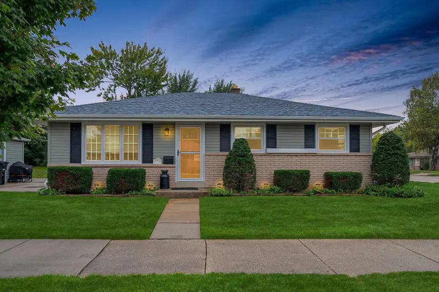 5353 S Elaine Ave, Cudahy, WI 53110 - #2