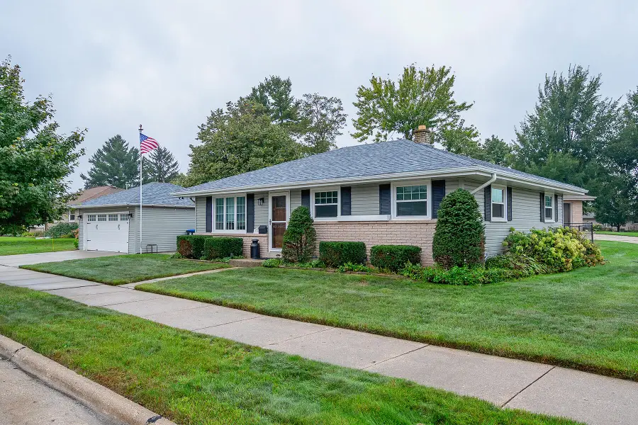 5353 S Elaine Ave, Cudahy, WI 53110 - #3