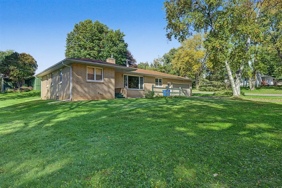 806 Roosevelt Ave, Viroqua, WI 54665 - #2