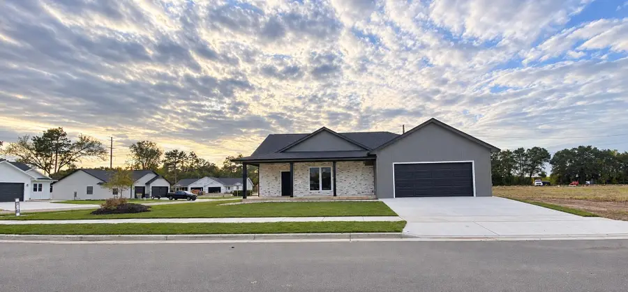1422 Iris St, Holmen, WI 54636 - #2