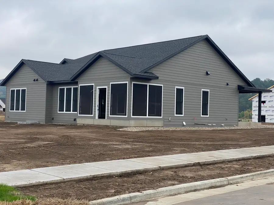 1422 Iris St, Holmen, WI 54636 - #3