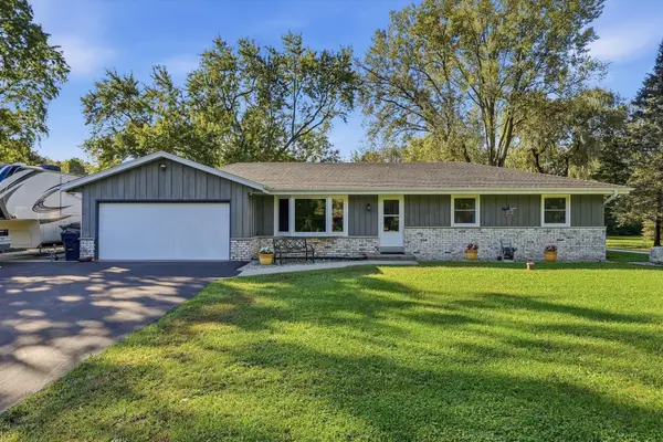S55W23639 Hickory Ridge Dr, Waukesha, WI 53189