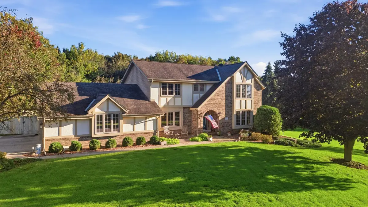 S44W23627 Amy James Dr, Waukesha, WI 53189 - #1