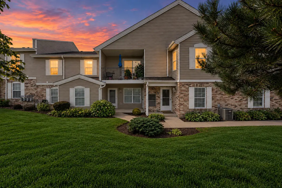 1122 N Sunnyslope Dr, Mount Pleasant, WI 53406 - #1