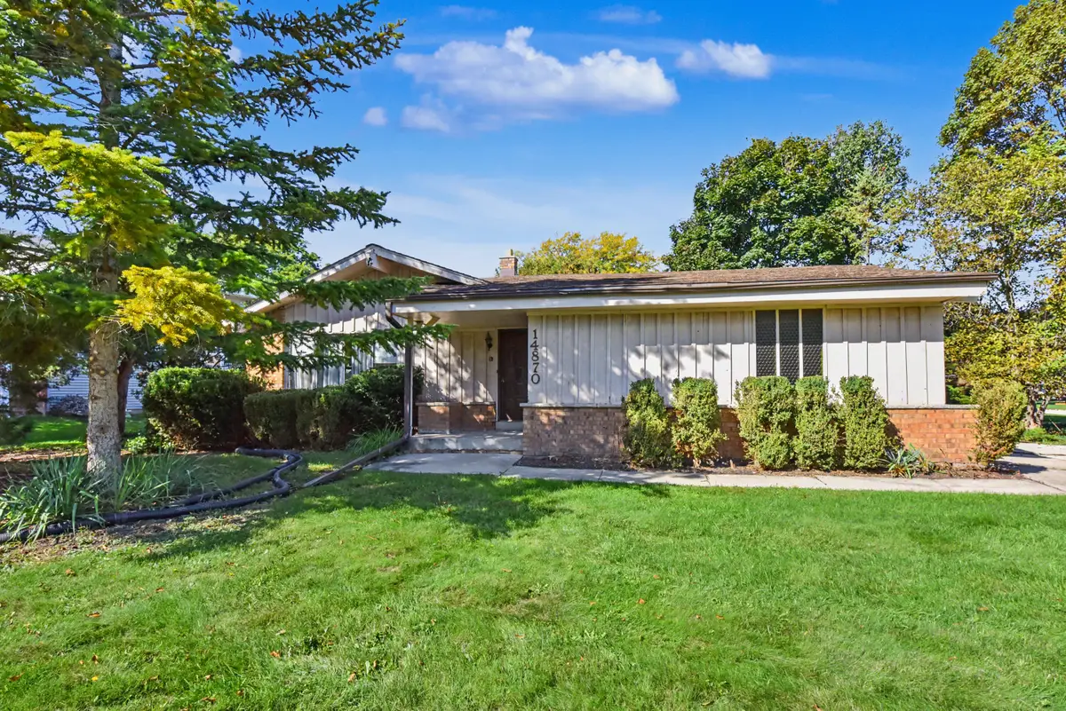 14870 W Kingsway Dr, New Berlin, WI 53151 - #1