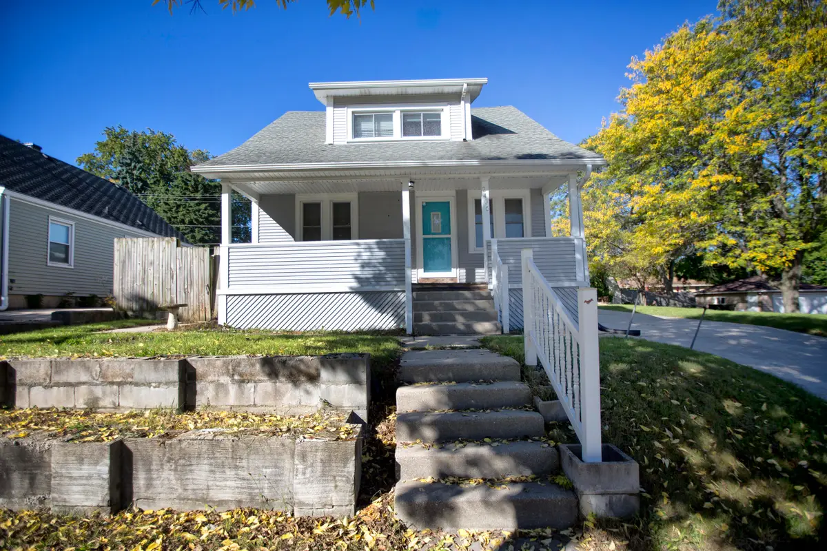 2405 S 92nd St, West Allis, WI 53227 - #1