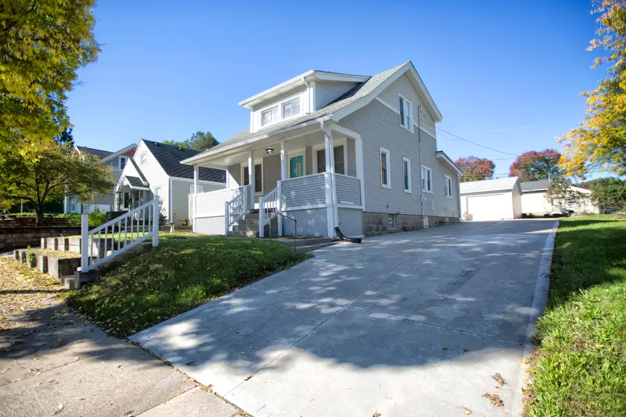 2405 S 92nd St, West Allis, WI 53227 - #2