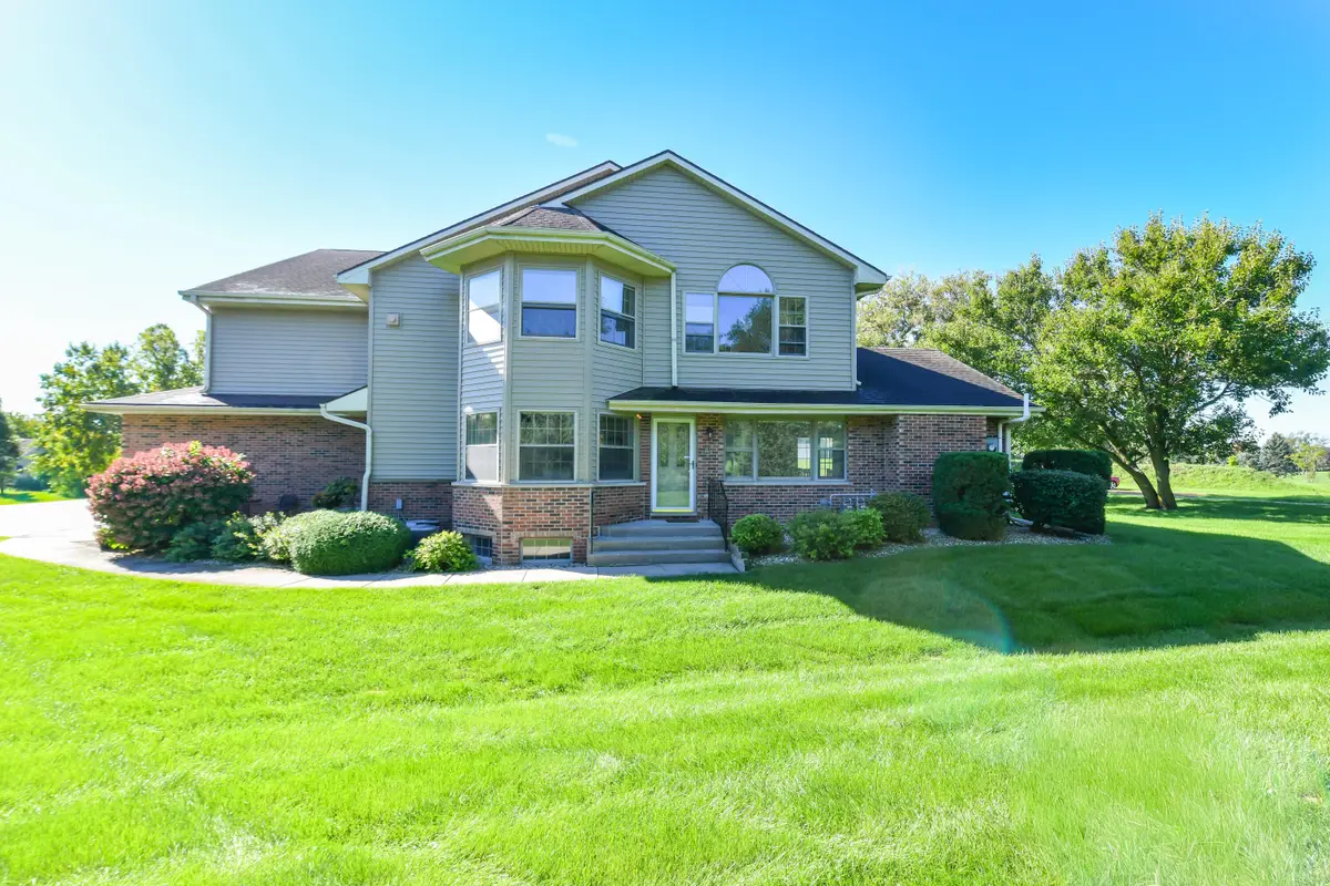 110 Eagle Pointe Dr, Delavan, WI 53115 - #1