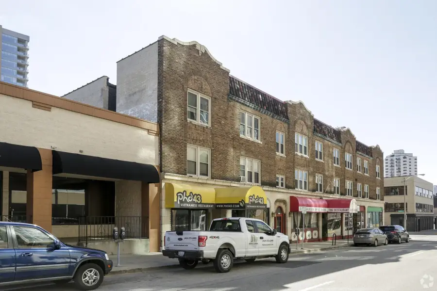1800 N Farwell Ave, Milwaukee, WI 53202 - #2