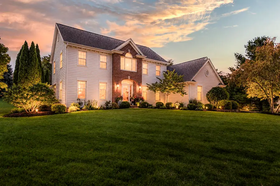 W302N1609 Crooked Creek Ct, Delafield, WI 53072 - #2