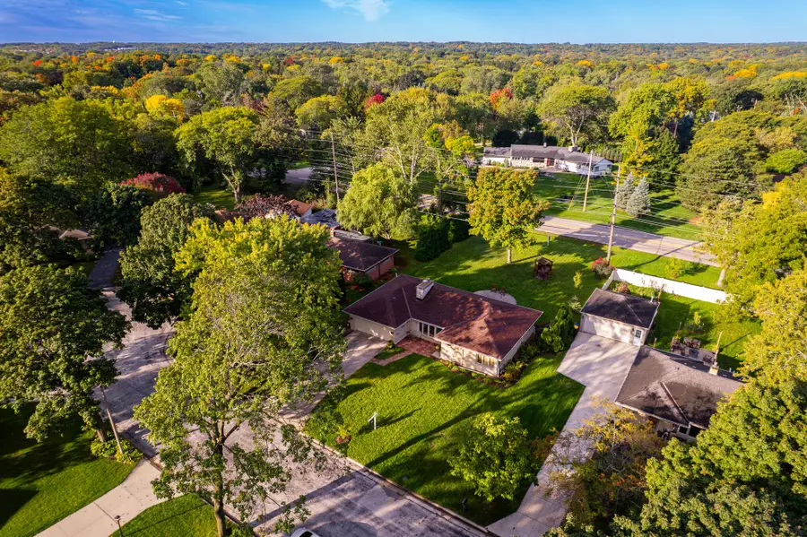 2127 Crestview Ct, Wauwatosa, WI 53226 - #3