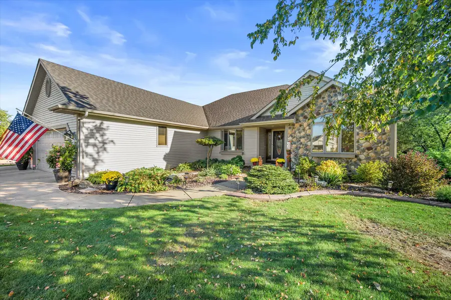 28455 Cobblestone Ct, Waterford, WI 53185 - #2