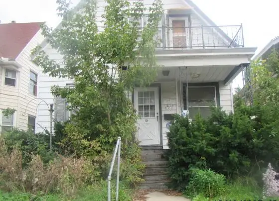 3246 N Holton St N, Milwaukee, WI 53212