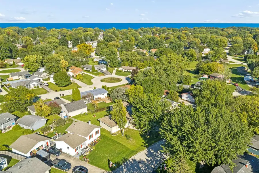2940 Lake Vista Ct, Racine, WI 53402 - #2