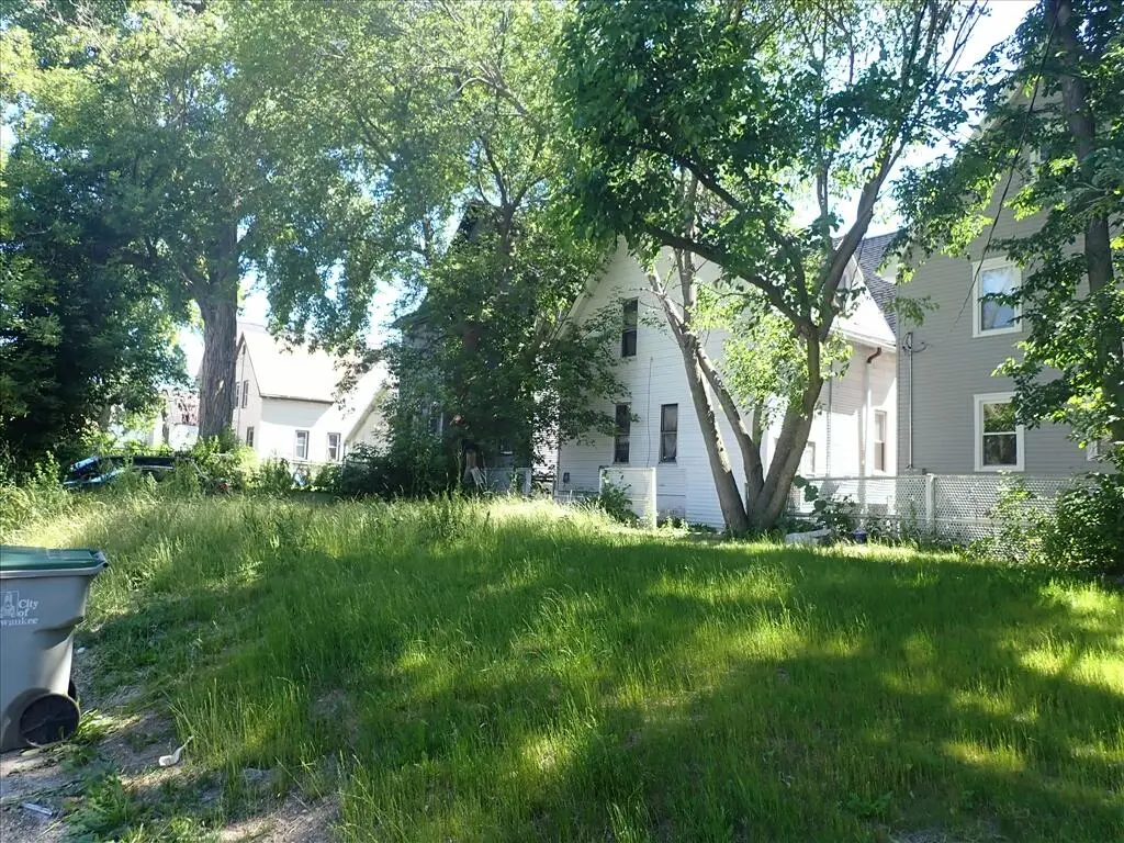 3212 W Vine St, Milwaukee, WI 53208 - #1