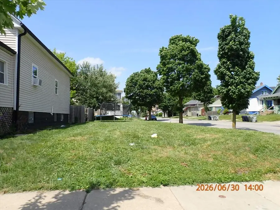 2002 W Keefe Ave, Milwaukee, WI 53206 - #2