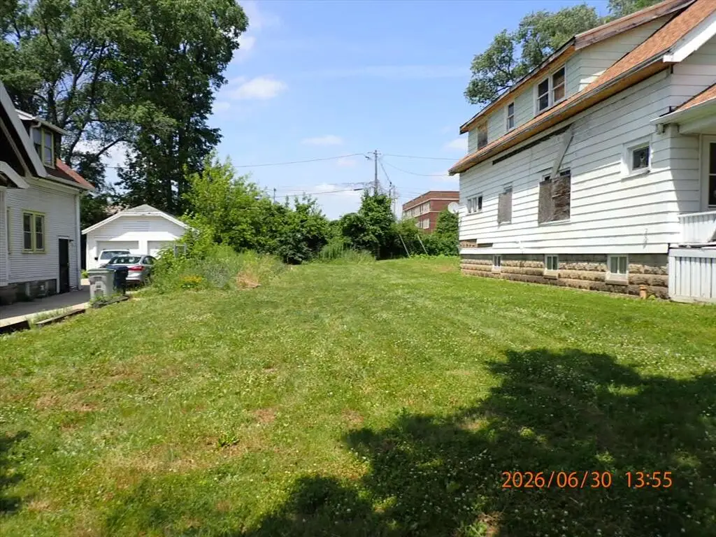 2400 W Finn Pl, Milwaukee, WI 53206 - #1