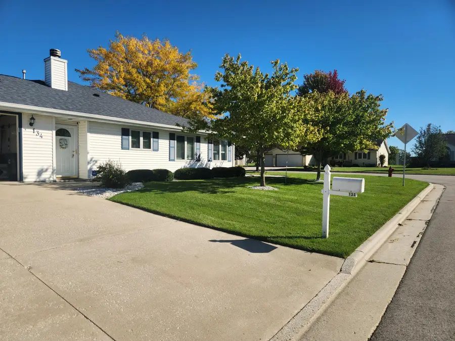 134 Ashland Ct, Sheboygan Falls, WI 53085 - #3