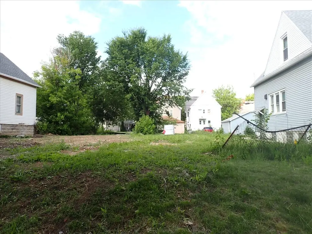 2865 N Dr Lester Carter Dr, Milwaukee, WI 53206 - #1