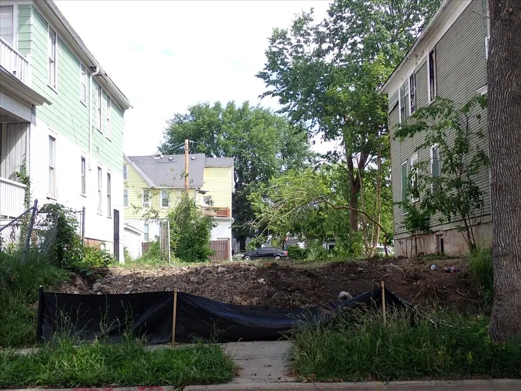 2324 W Clarke St, Milwaukee, WI 53206 - #1