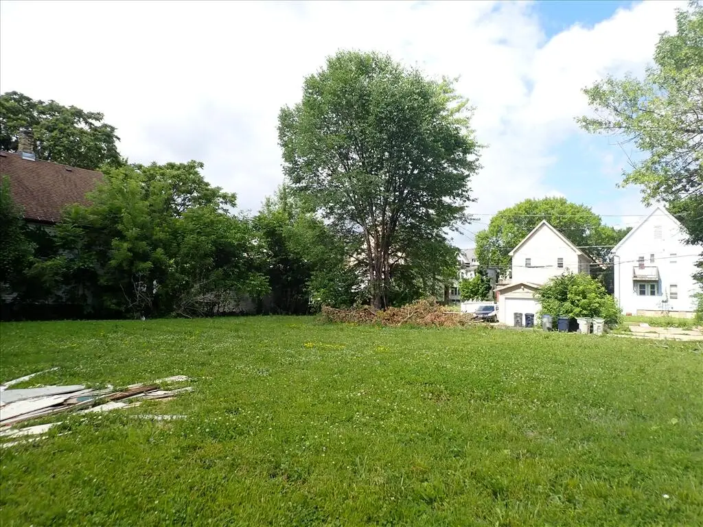 2477 N 38th St, Milwaukee, WI 53210 - #1