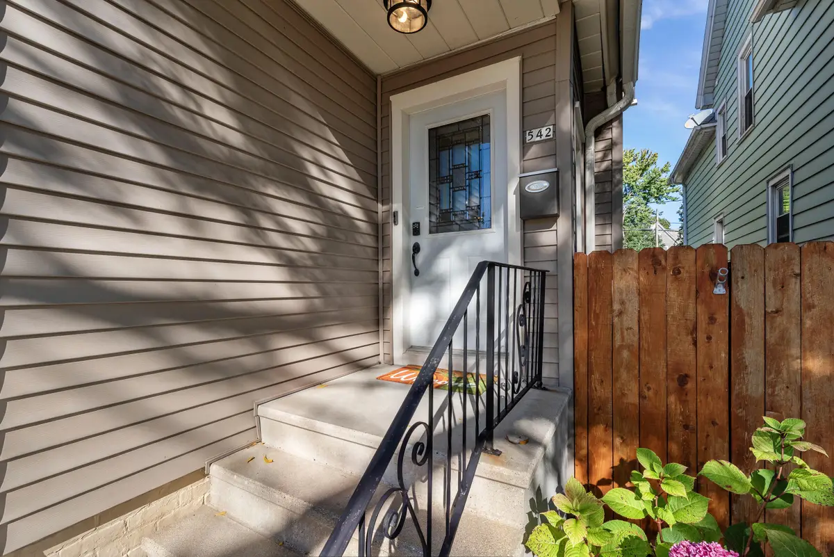 542 E Potter Ave, Milwaukee, WI 53207 - #1