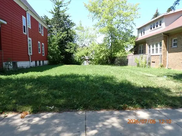 3243 N 26th St, Milwaukee, WI 53206
