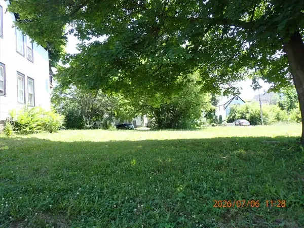 3240 N 21st St, Milwaukee, WI 53206