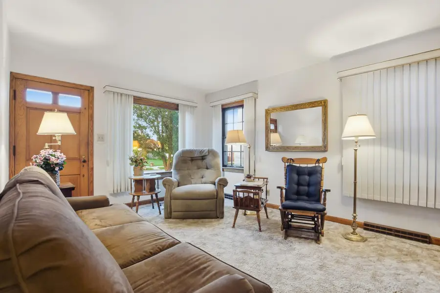 3811 E Pulaski Ave, Cudahy, WI 53110 - #3