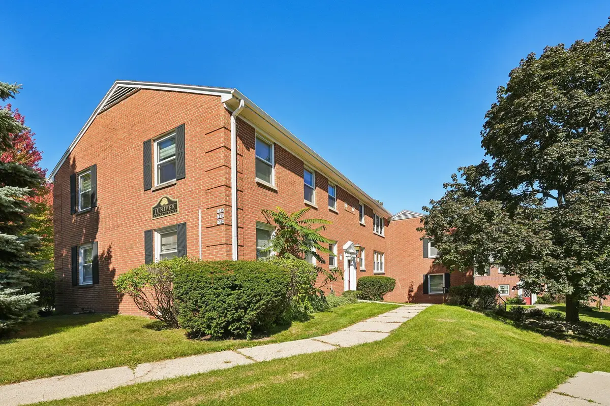 1335 E Randolph Ct, Milwaukee, WI 53212 - #1