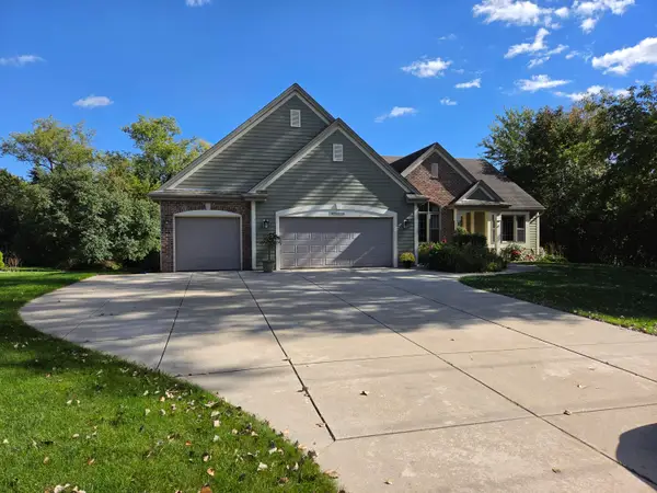 W193S6794 Hillendale Dr, Muskego, WI 53150