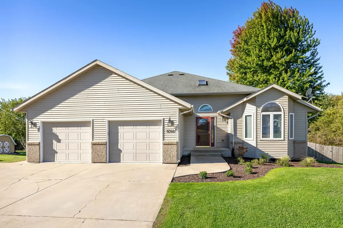 4760 Roesler Pl, La Crosse, WI 54601 - #1