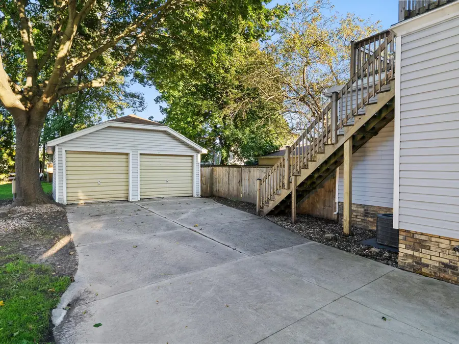 713 S 16th St, Manitowoc, WI 54220 - #3
