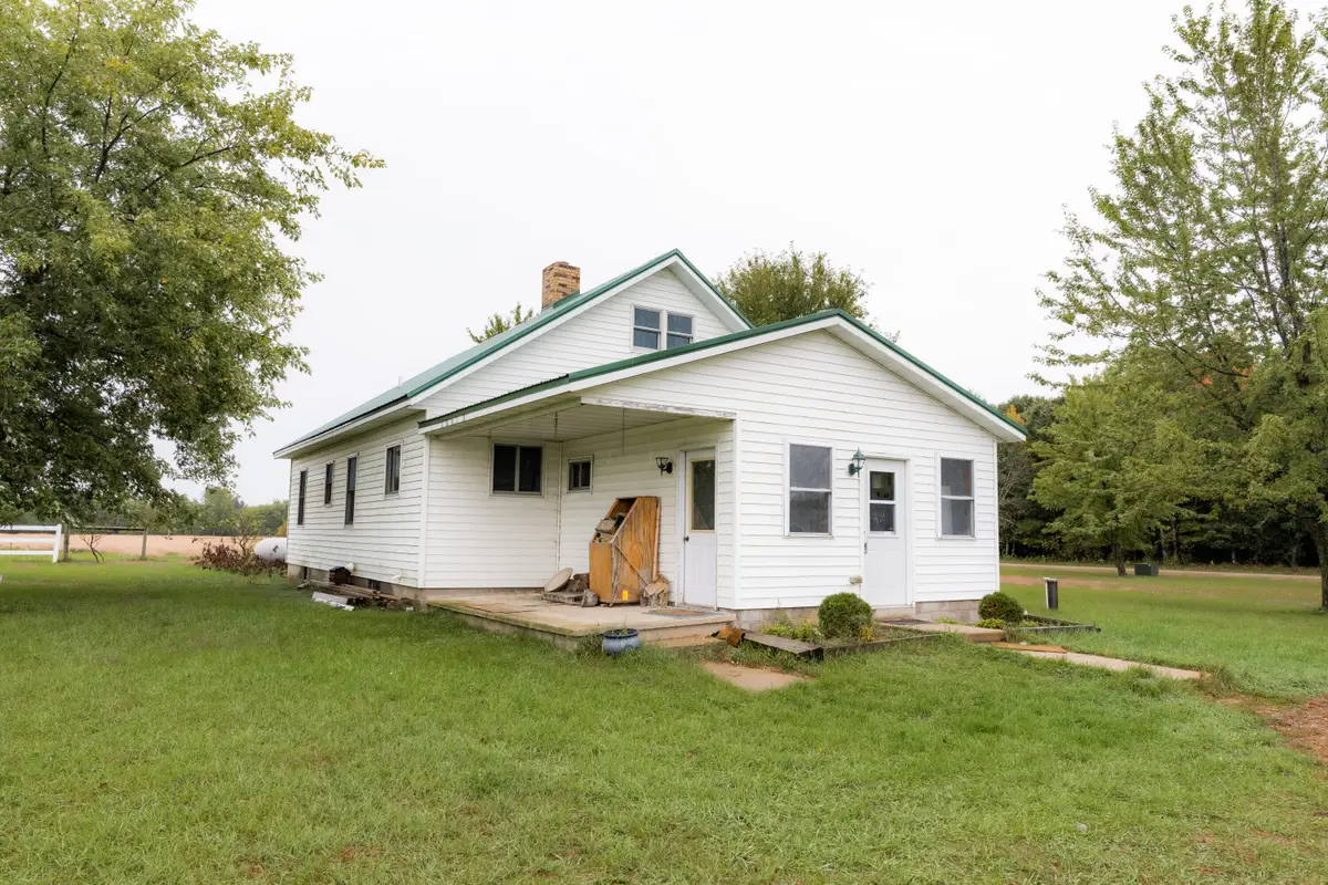 W8686 Cottonville Ave, Dakota, WI 54982 - #1