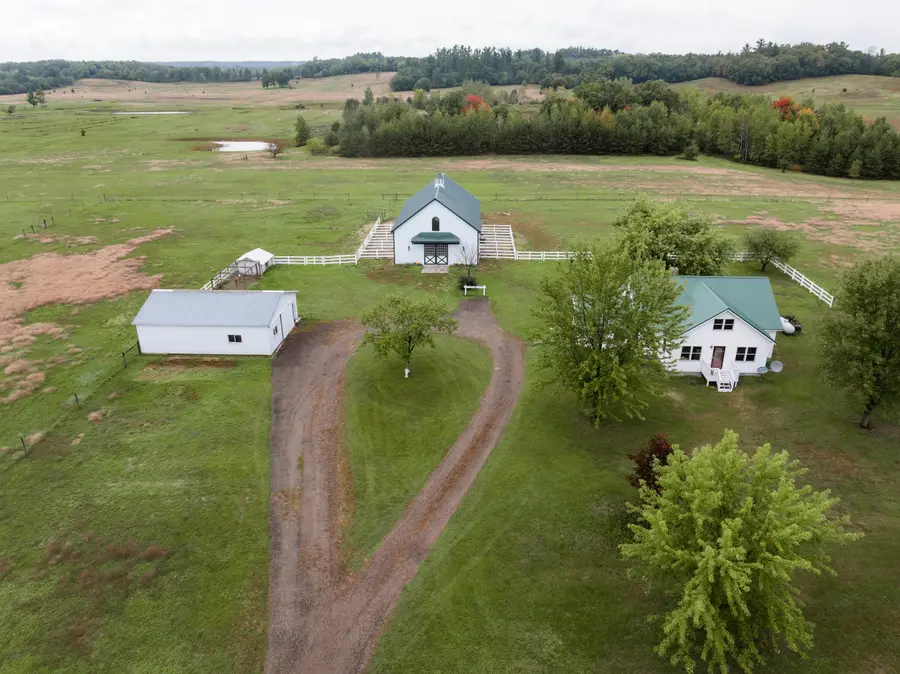 W8686 Cottonville Ave, Dakota, WI 54982 - #3