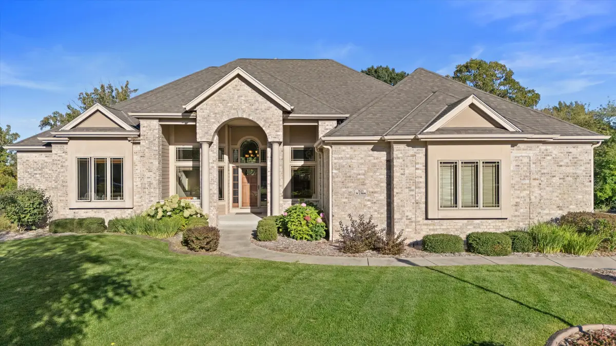 N23W23800 Talon Ct, Pewaukee, WI 53188 - #1