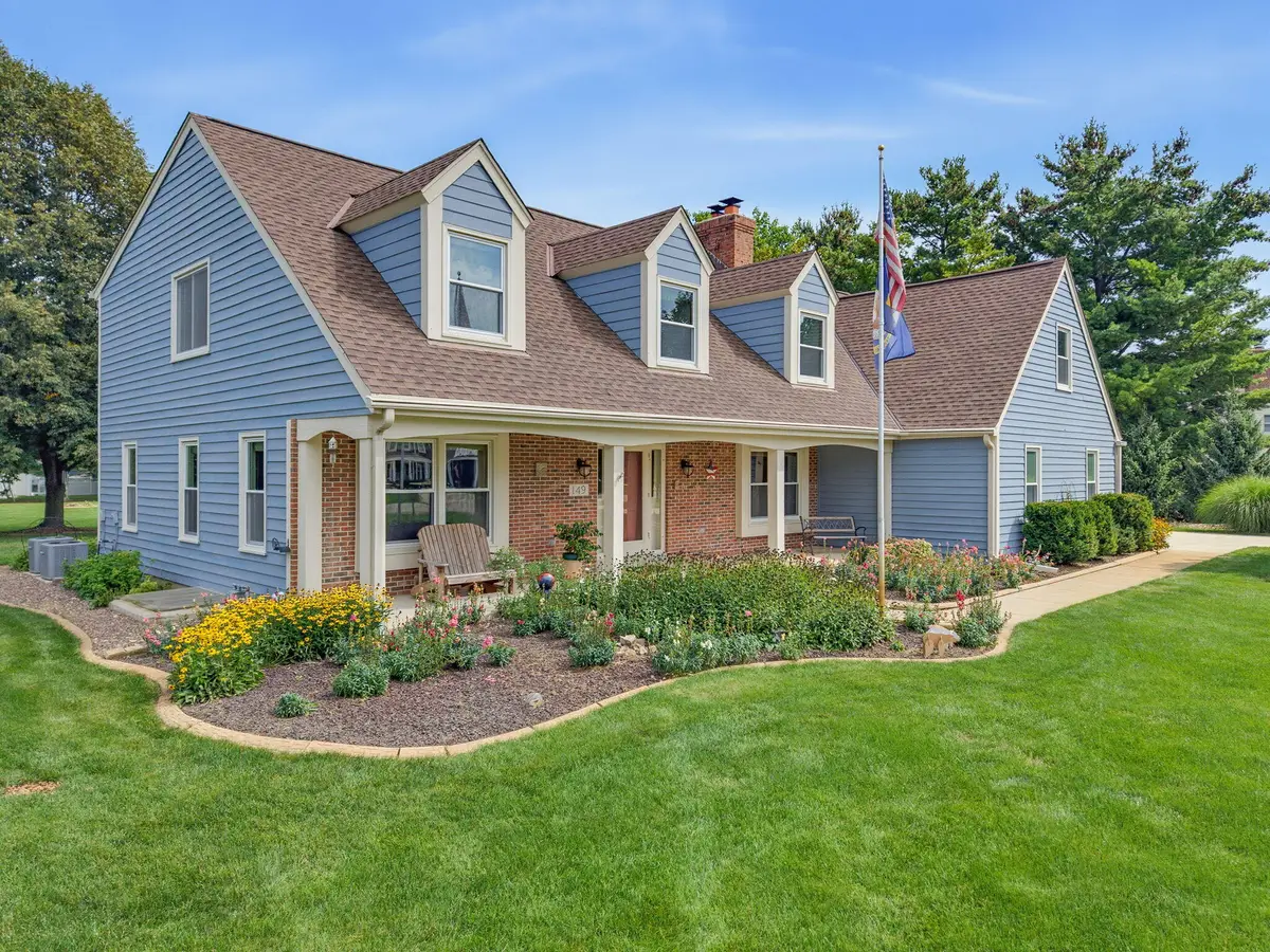 149 Hickory Dr, Delafield, WI 53018 - #1