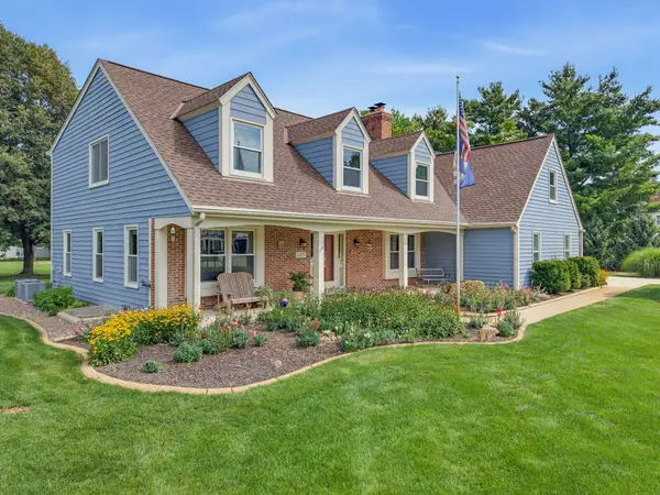 149 Hickory Dr, Delafield, WI 53018