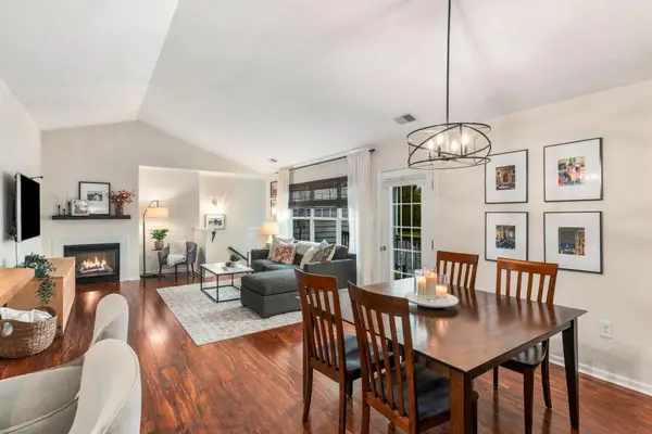 N16W26532 Meadowgrass Cir, Pewaukee, WI 53072