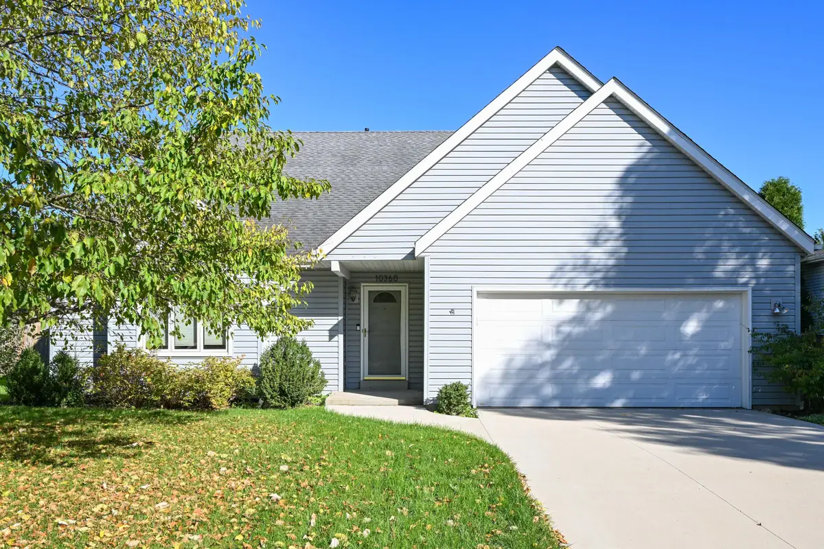 10360 S Mockingbird Ln, Oak Creek, WI 53154 - #1