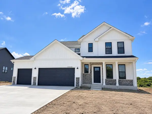 N101W16895 Tanglewood Dr, Germantown, WI 53022