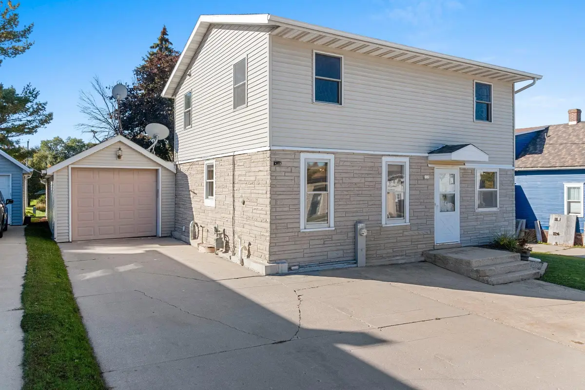 133 Lincoln St, Valders, WI 54245 - #1
