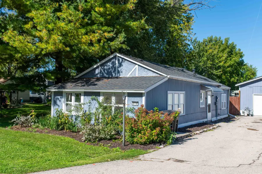 816 Armour Rd, Oconomowoc, WI 53066 - #2