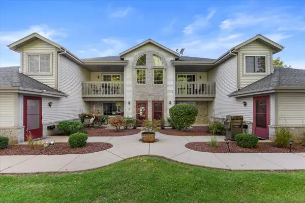831 Quinlan Dr, Pewaukee, WI 53072