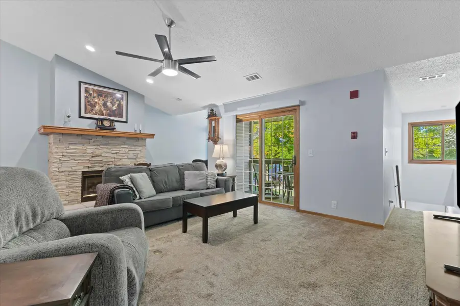 831 Quinlan Dr, Pewaukee, WI 53072 - #2