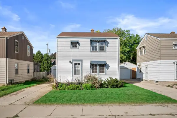 2759 S Humboldt Park Ct, Milwaukee, WI 53207