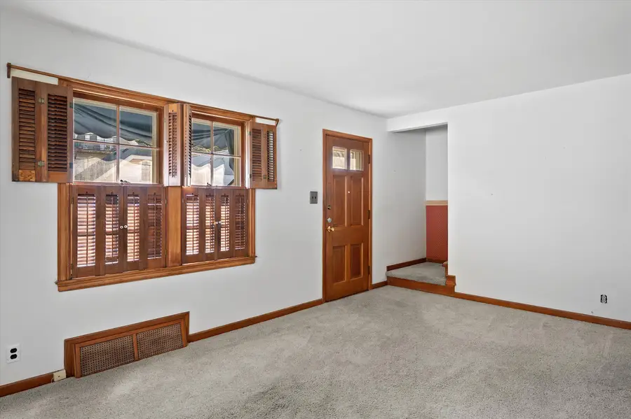 2759 S Humboldt Park Ct, Milwaukee, WI 53207 - #3