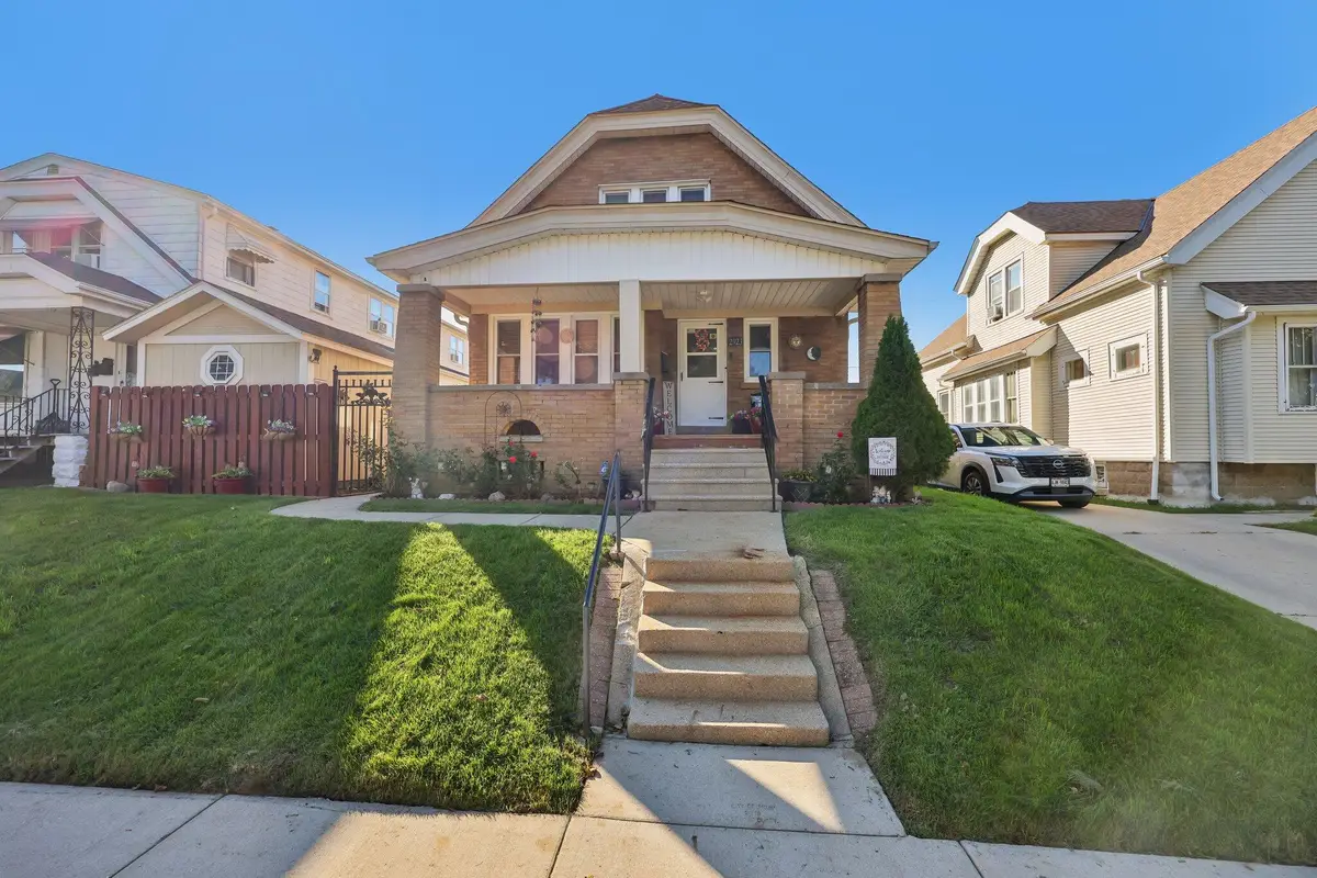 2923 S 15th Pl, Milwaukee, WI 53215 - #1