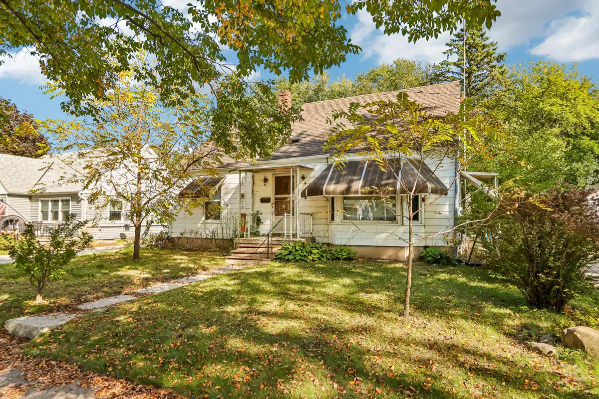 715 Elizabeth St, Oconomowoc, WI 53066 - #1