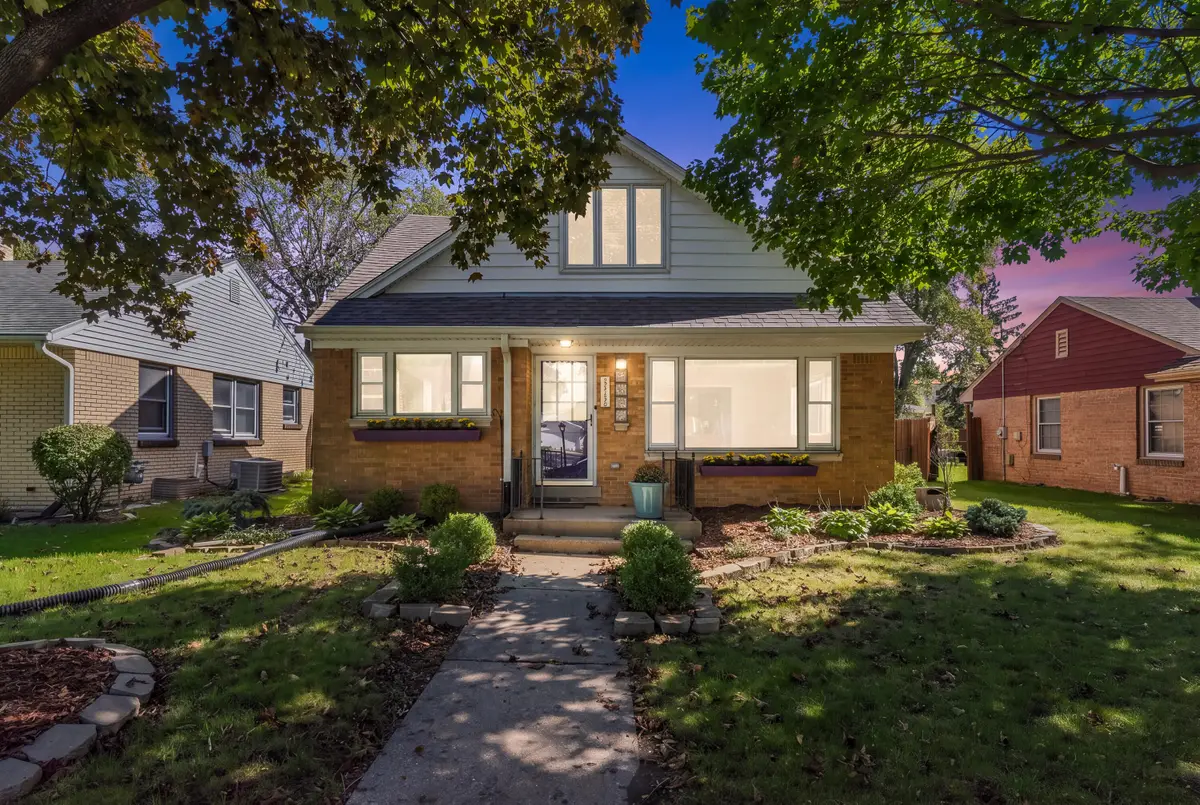 3848 N 101st St, Wauwatosa, WI 53222 - #1